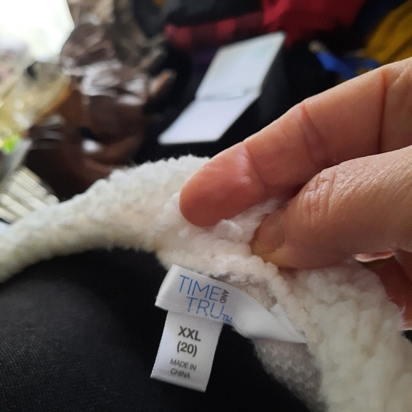 Sweater - Picture 5 of 6